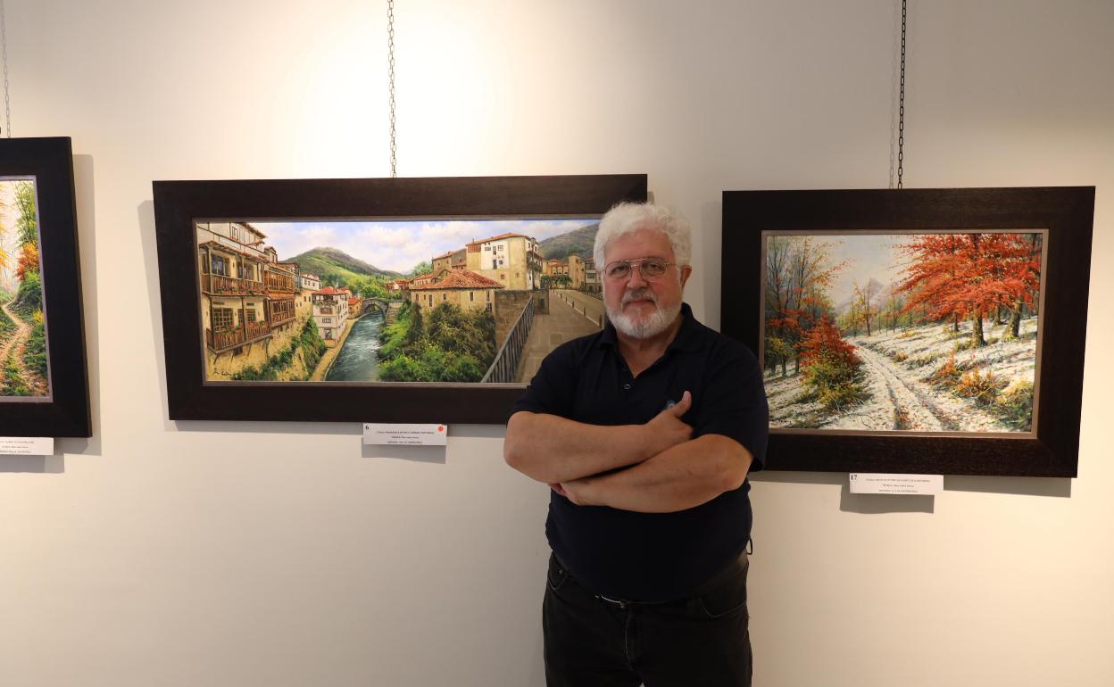 El pintor Joan Coloma expone sus cuadros en la Casa de Cultura de Potes