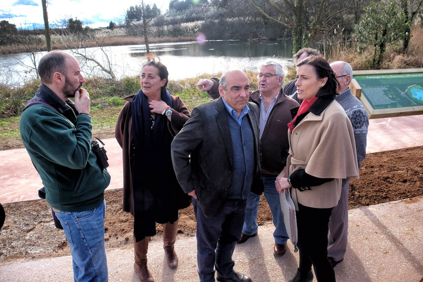 10/02/2017: La alcaldesa de Santander, Gema Igual, y la concejala de Barrios y Participación Ciudadana, Carmen Ruiz, durante el acto de apertura del Parque de La Remonta.