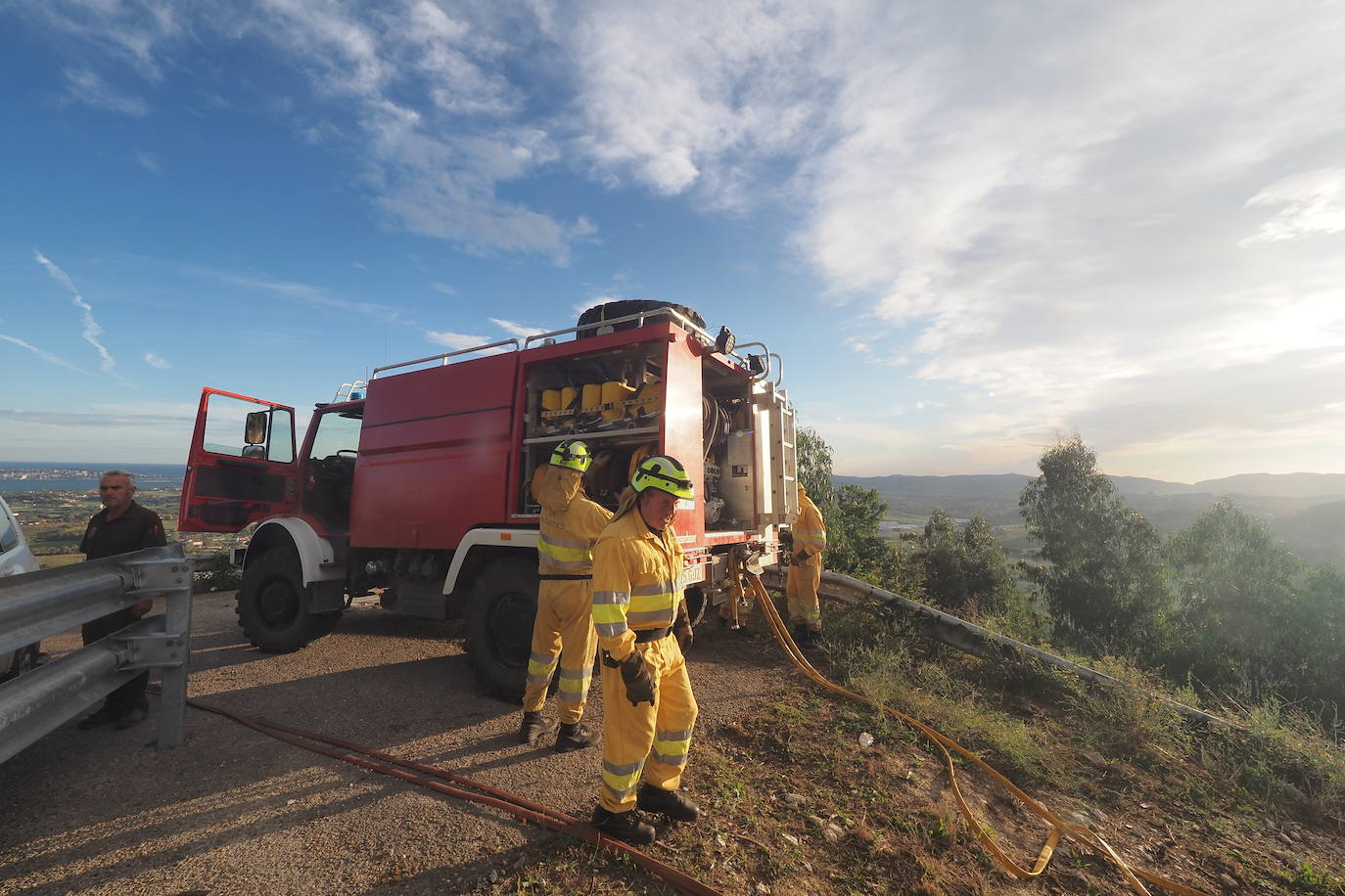 Fotos: Incendios activos pero contolados en Cantabria