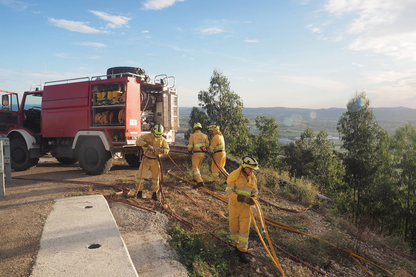 Fotos: Incendios activos pero contolados en Cantabria