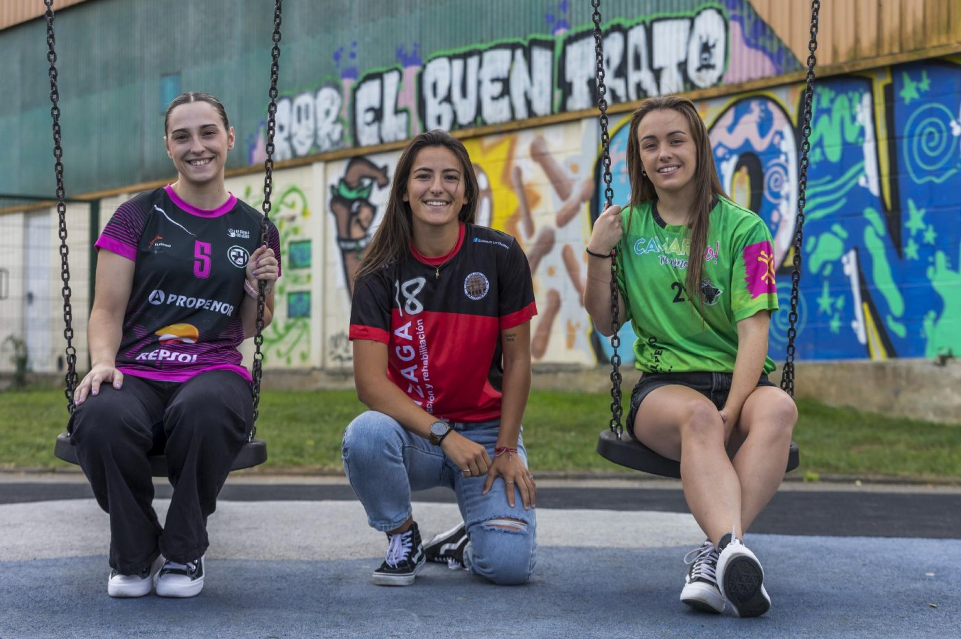 Ana López, Mencía Ibáñez y Raquel Vila, capitanas del Camargo74, Loizaga Castro Urdiales y El Pendo Camargo, respectivamente. 