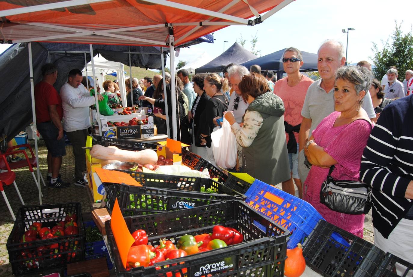 Fotos: Miles de visitantes en la la Feria del Pimiento de Isa en Arnuero