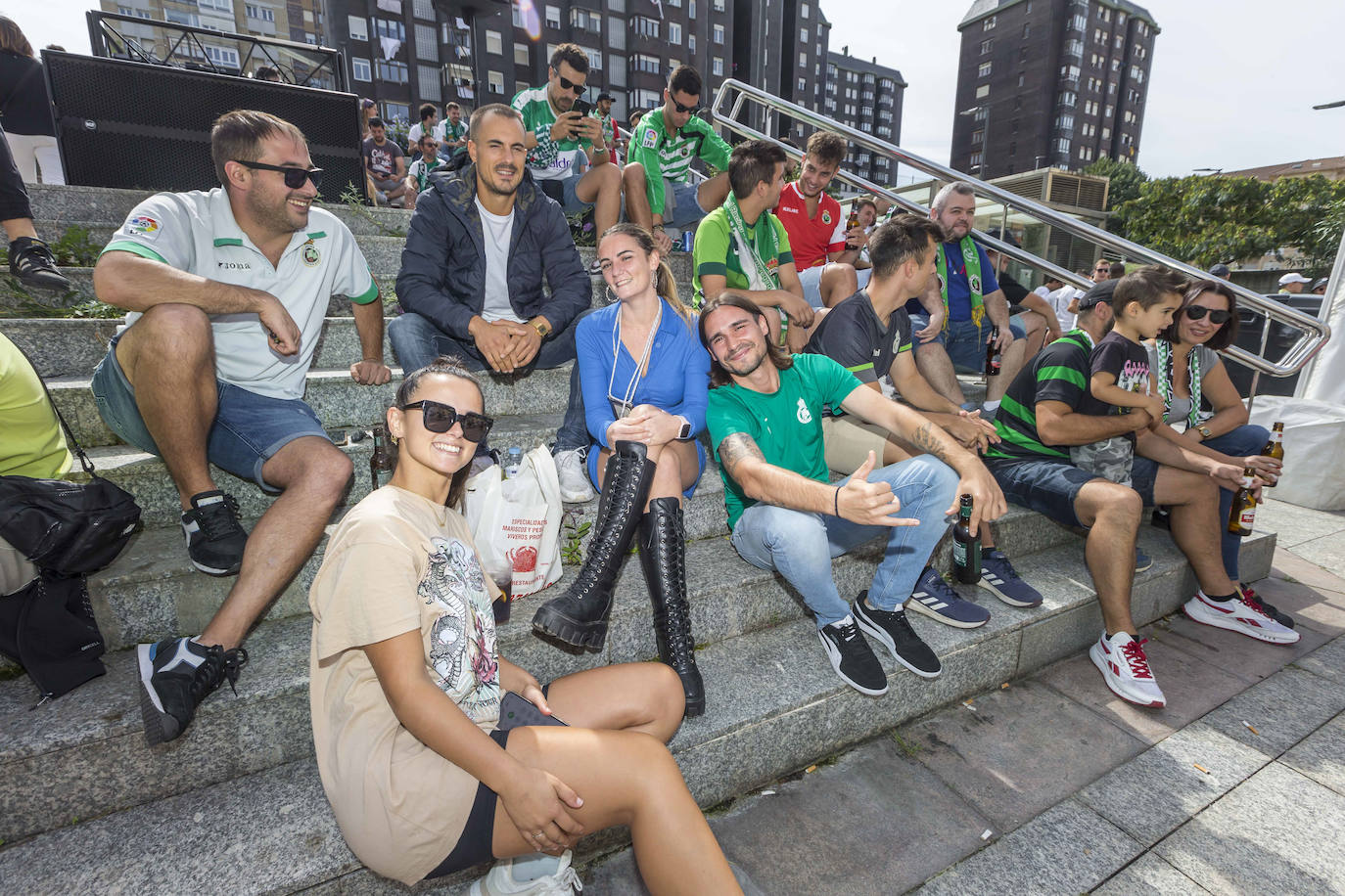 Las peñas se reúnen en el popular barrio santanderino para comer e ir desde allí a los Campos de Sport