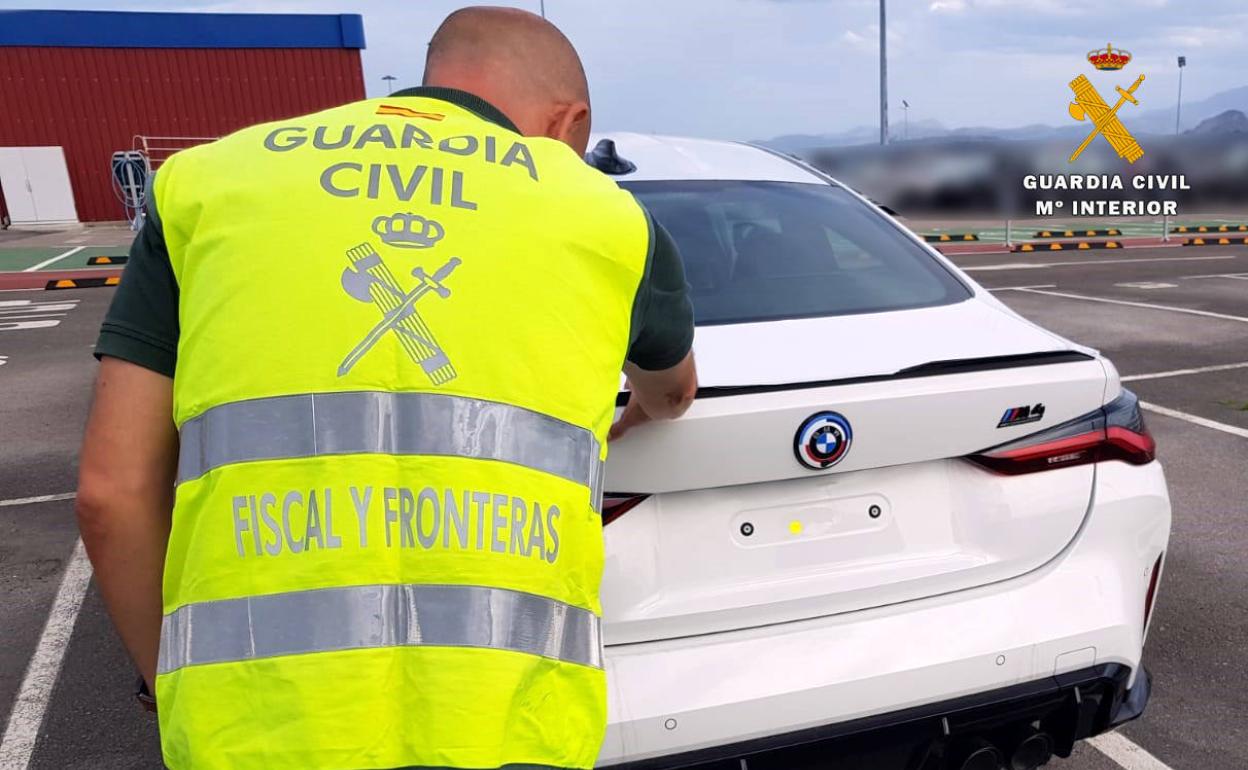 El coche robado sin la matrícula.