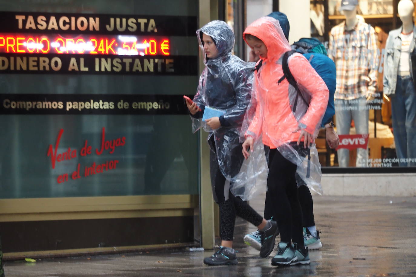 Fotos: La lluvia llega a Cantabria un día después de entrar el otoño