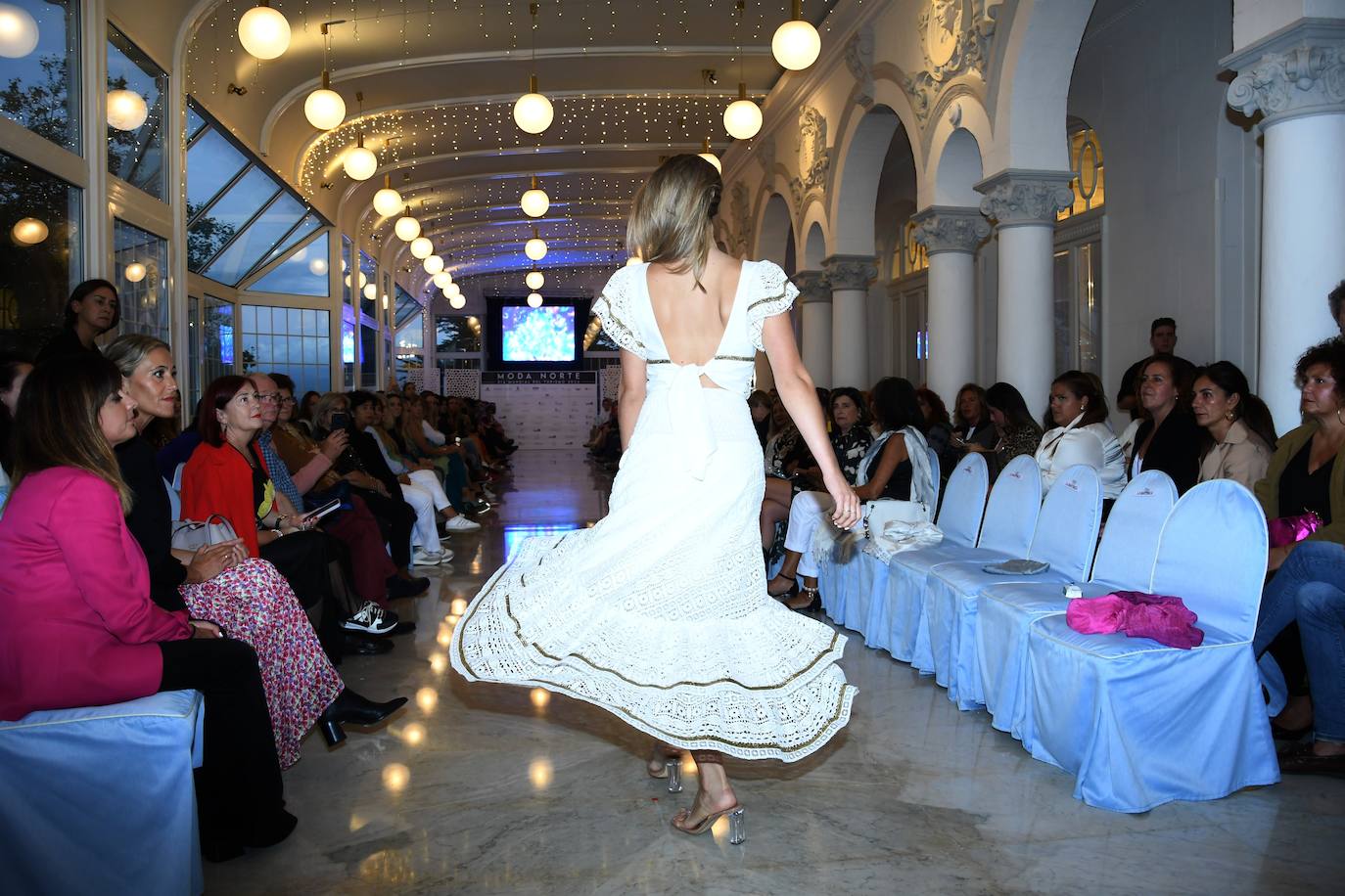 La firma gallega de moda infantil 'La Martinica' fue la encargada de inaugurar los desfiles en el Hotel Real, en los que también participaron la creadora asturiana Elisa Álvarez ('Cyrana') y las cántabras Ana Cuevas ('Ana Ikigai') y Zoa Madrazo ('My Closet')