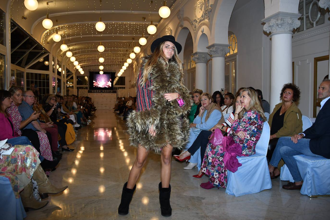 La firma gallega de moda infantil 'La Martinica' fue la encargada de inaugurar los desfiles en el Hotel Real, en los que también participaron la creadora asturiana Elisa Álvarez ('Cyrana') y las cántabras Ana Cuevas ('Ana Ikigai') y Zoa Madrazo ('My Closet')