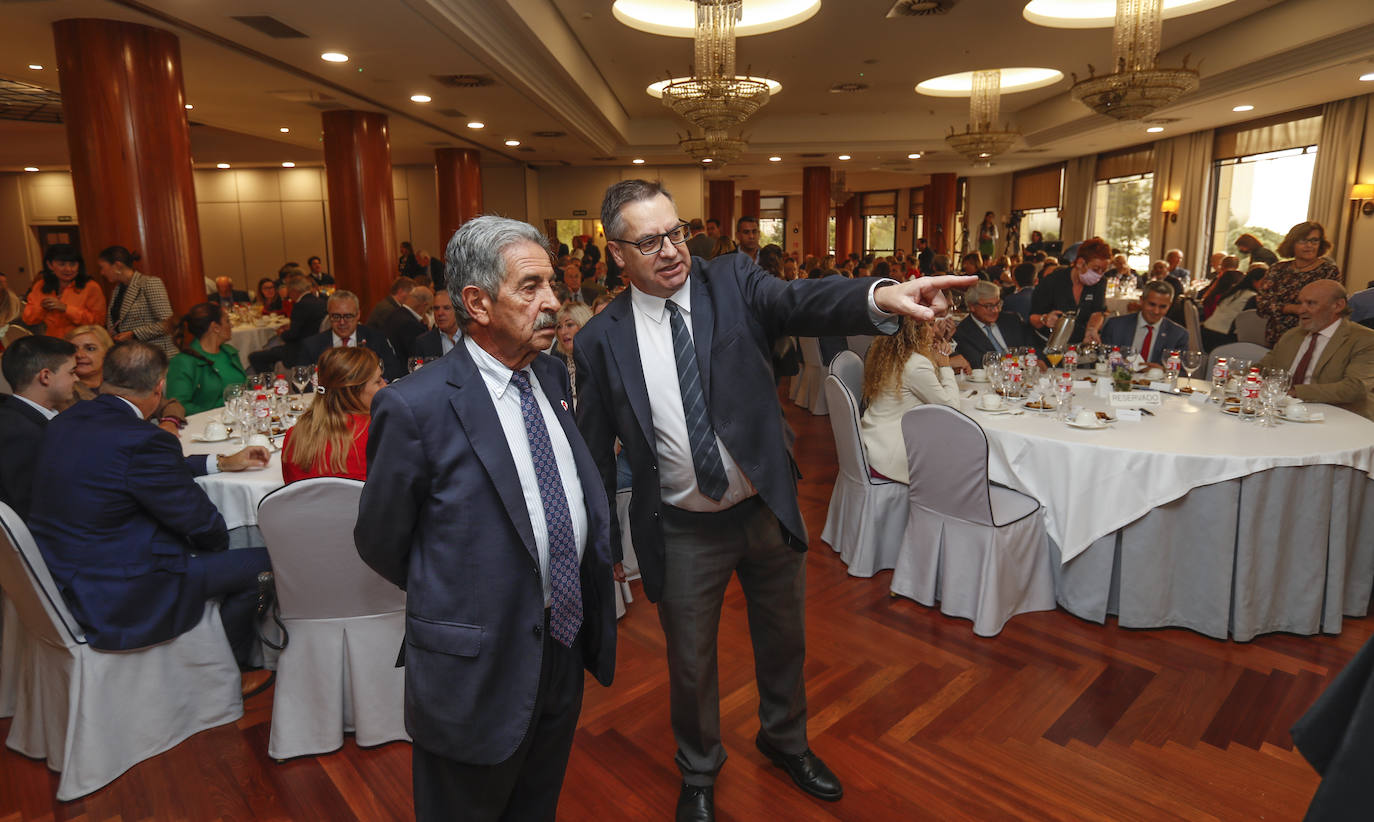 Miguel Ángel Revilla impartió la conferencia 'Combatiendo el pesimismo' en el Foro Económico de El Diario Montañés