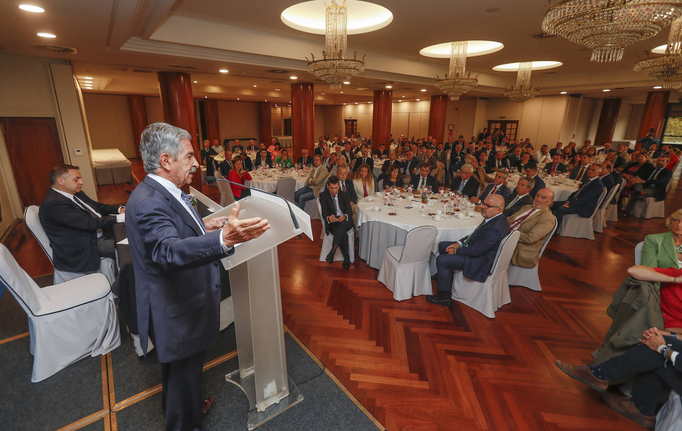 Miguel Ángel Revilla impartió la conferencia 'Combatiendo el pesimismo' en el Foro Económico de El Diario Montañés