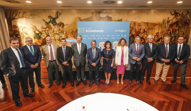 Igancio Pérez (izquierda), Luis Manuel Taboada, Mariano Linares, Francisco Hevia, Luis Revenga, Miguel Ángel Revilla, Ana Belén Álvarez, Ainoa Quiñones, Pablo Zuloaga, Miguel Mateos, Joaquín Gómez e Íñigo Noriega.