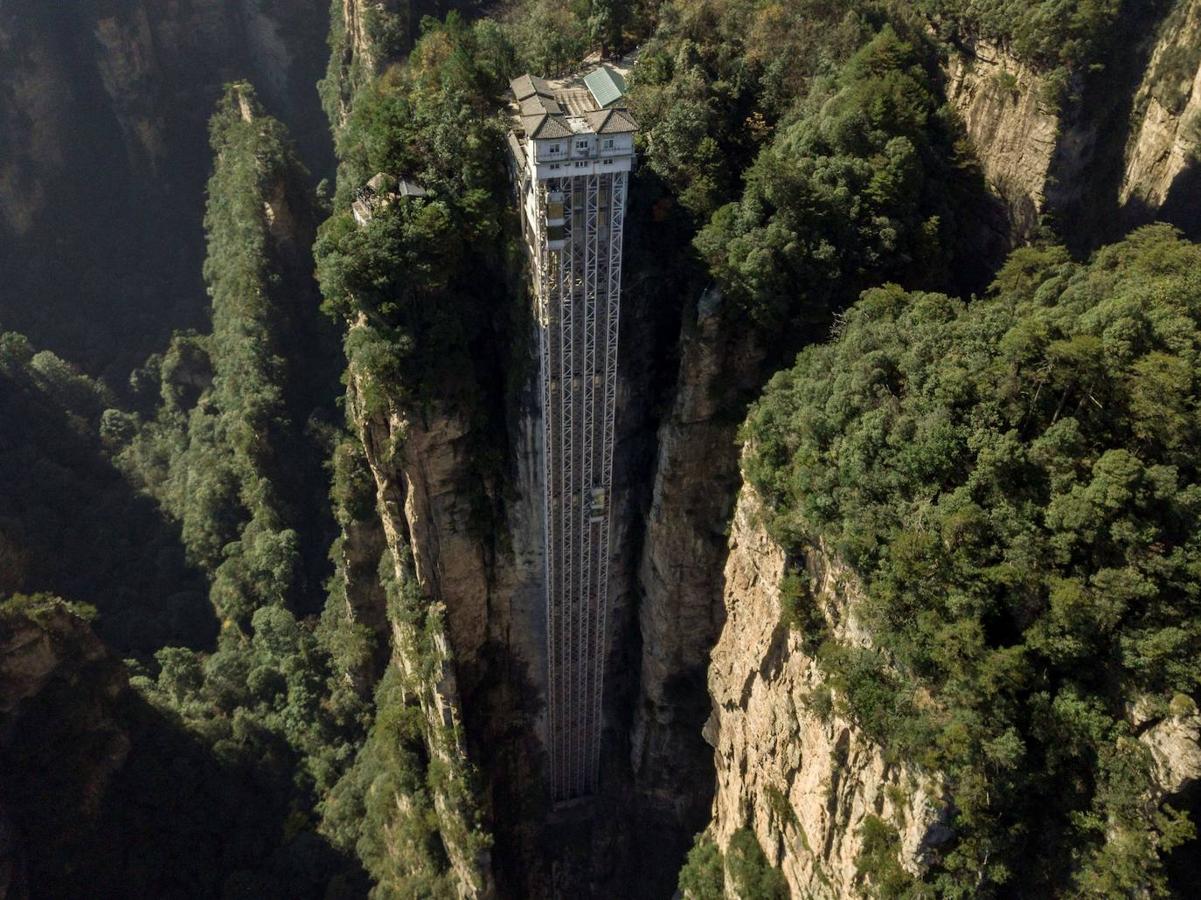 Fotos: El ascensor más alto del mundo está en China, tiene 326 metros y vistas a los paisajes de &#039;Avatar&#039;