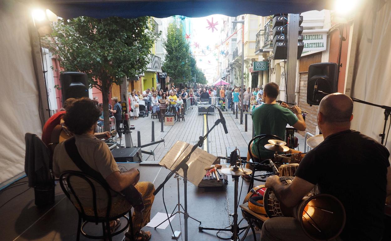 La música volverá a tomar por tres días la calle del Sol. 