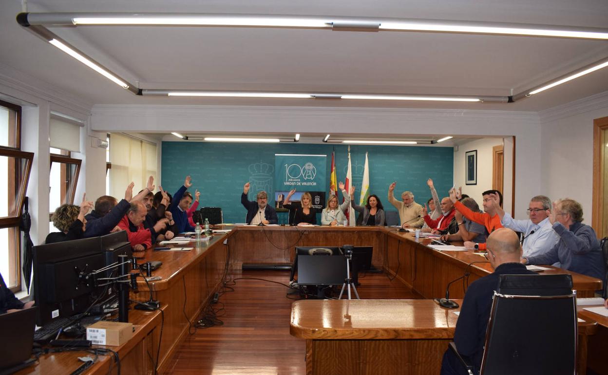 El Ayuntamiento de Piélagos ha aprobado de manera inicial la bajada del tipo impositivo en el municipio gracias al apoyo de todos los grupos de la Corporación. 