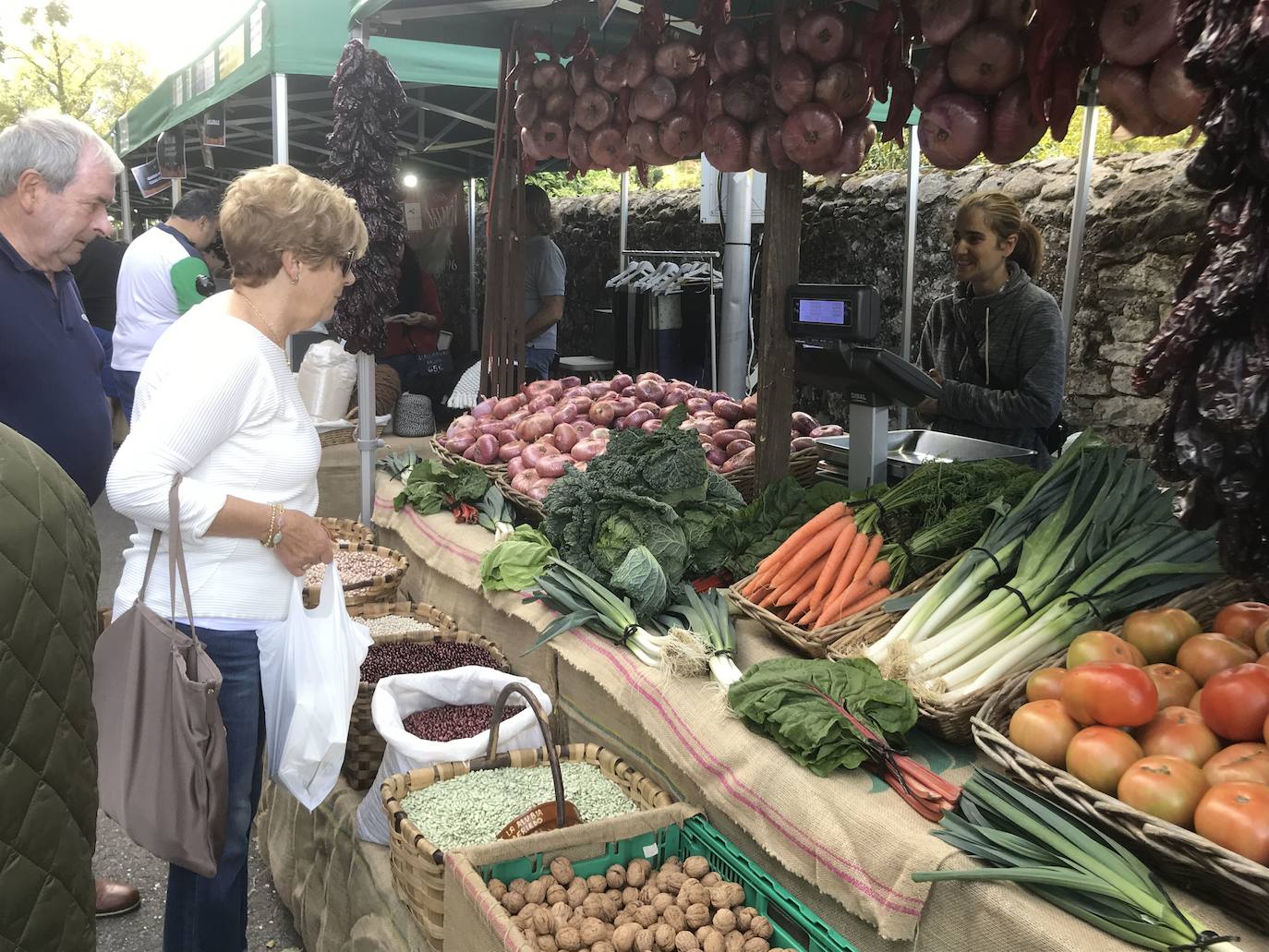 El mercado permanecerá abierto de 11 a 20 horas el próximo fin de semana.