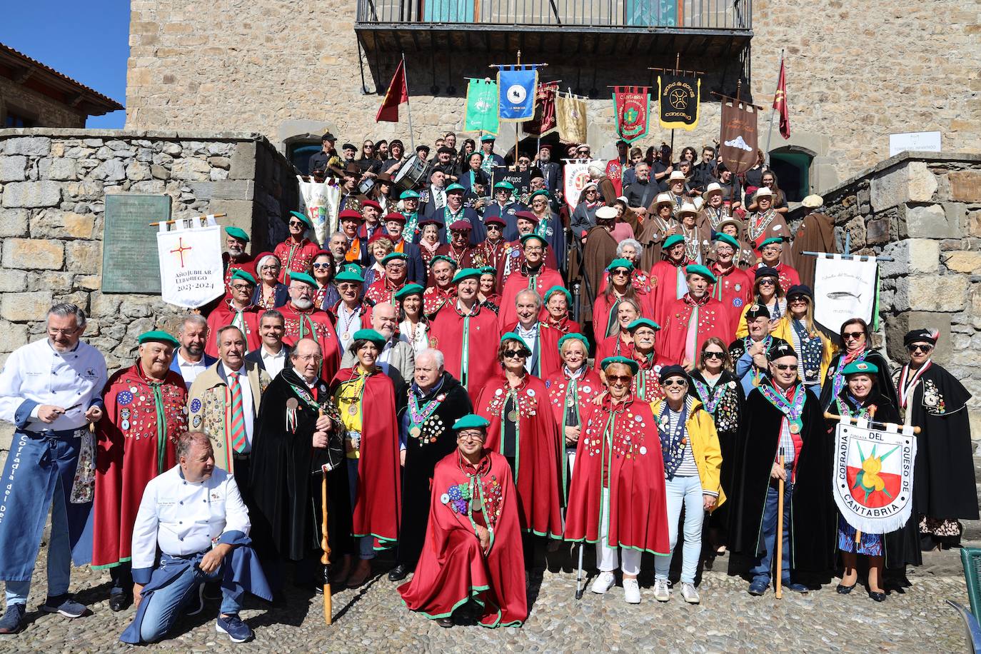 Fotos: Imágenes de la Fiesta de la Vendimia y el IX Capítulo de la Cofradía del Aguardiente de Orujo y Vino de Liébana