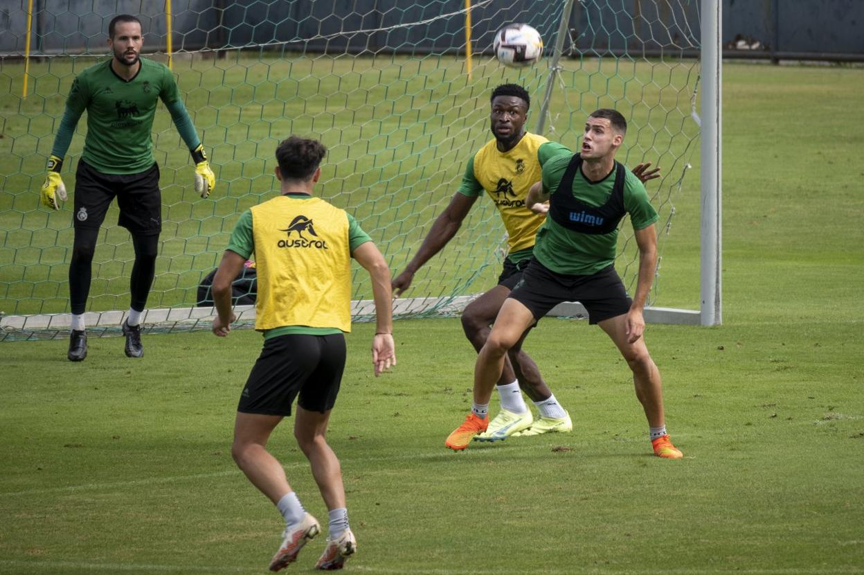 Sekou Gassama y Mantilla, durante un entrenamiento en La Albericia. 