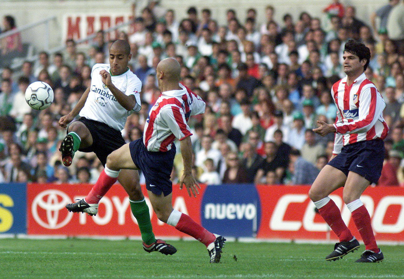 Nafti, en el partido del ascenso del Racing frente al Atlético de Madrid, en 2002.