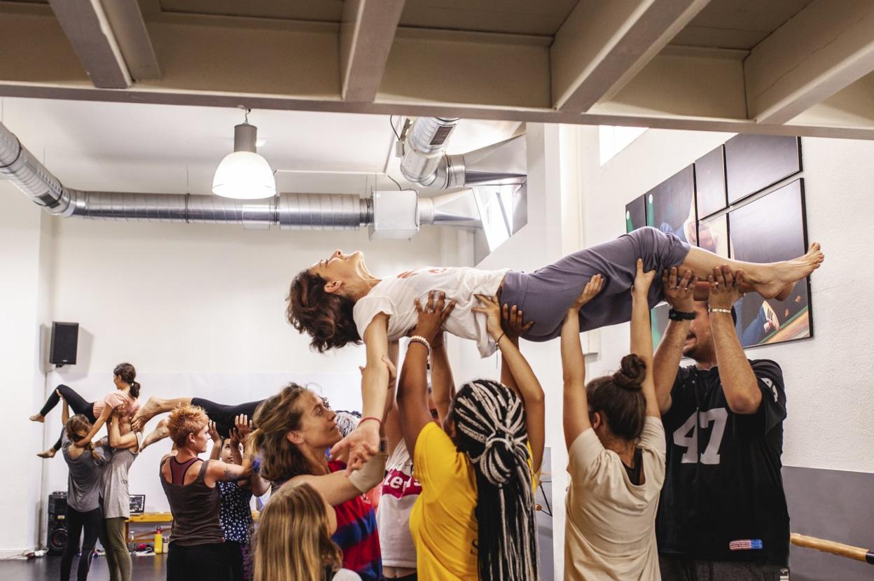 La actividad de creación intergeneracional 'El cuerpo común'.