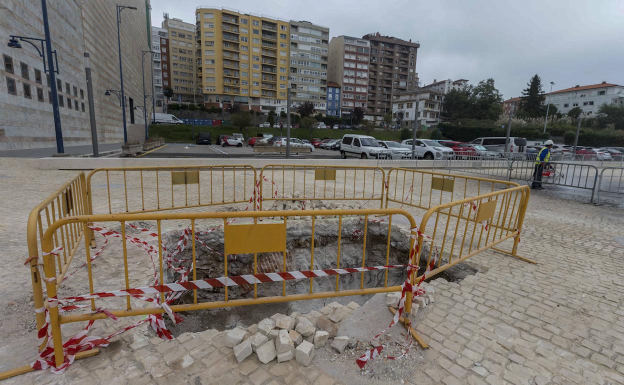 Espacio donde se colocará la nueva escultura, junto al Palacio de Festivales. 