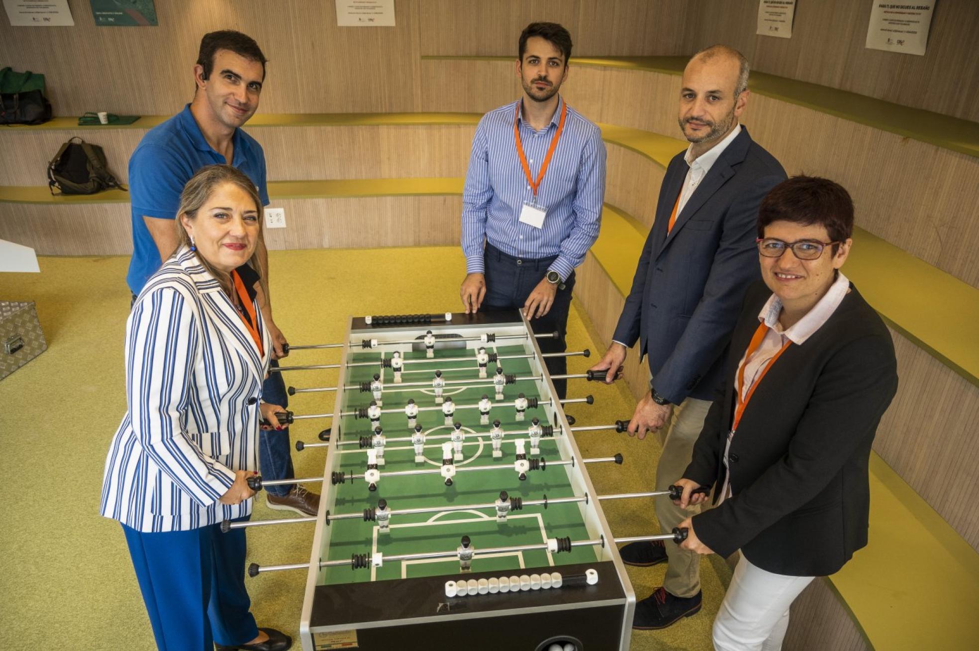 De izquierda a derecha, Inmaculada Rodríguez, Carlos Matilla, Rubén Molina, Claudio Hidalgo e Isabel Portero, ayer, en la Universidad de Cantabria.