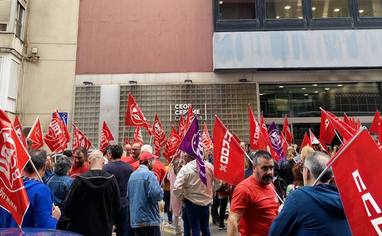 CC OO y UGT advierten de que el 50% de la negociación colectiva estará bloqueada este año y llaman a CEOE a retomarla