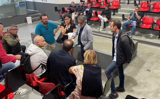 Imagen principal - La estancia estuvo salpicada de reuniones y visitas a distintas instalaciones de sectores productivos. 
