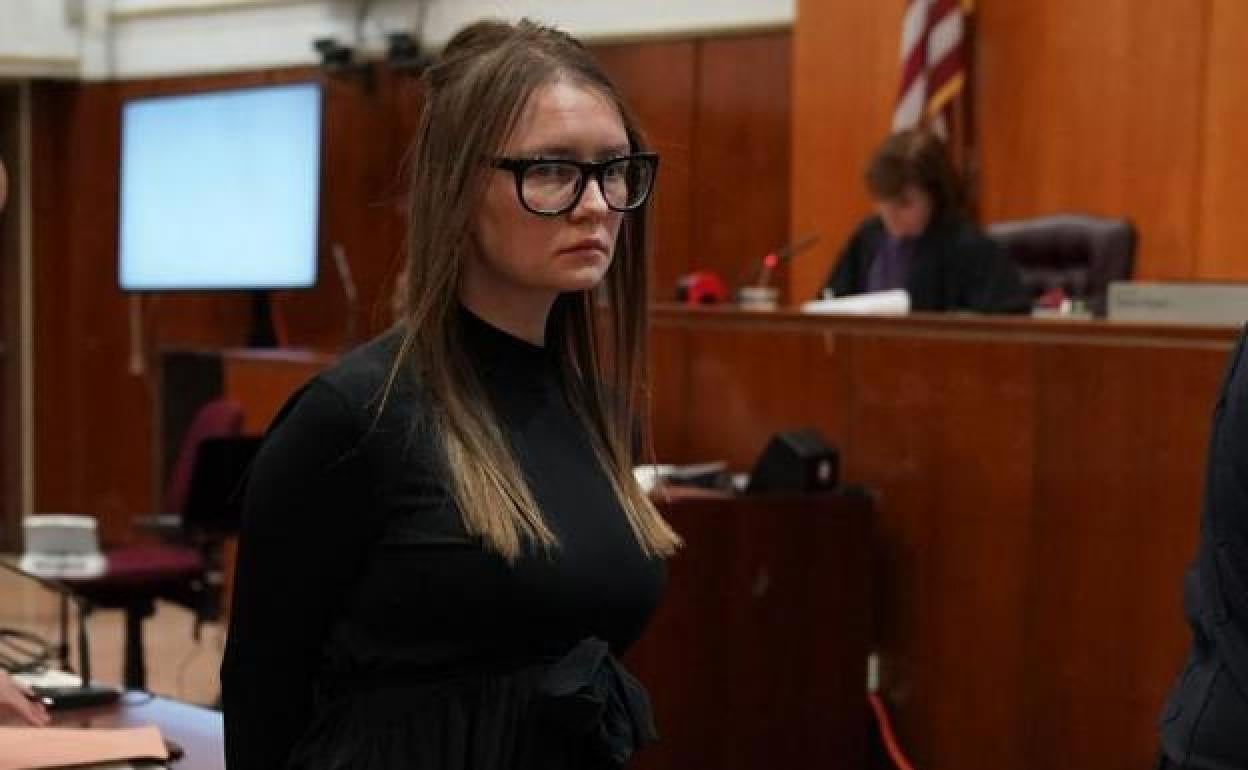 Anna Sorokin durante el juicio que la llevó a la cárcel por estafa en 2019. 