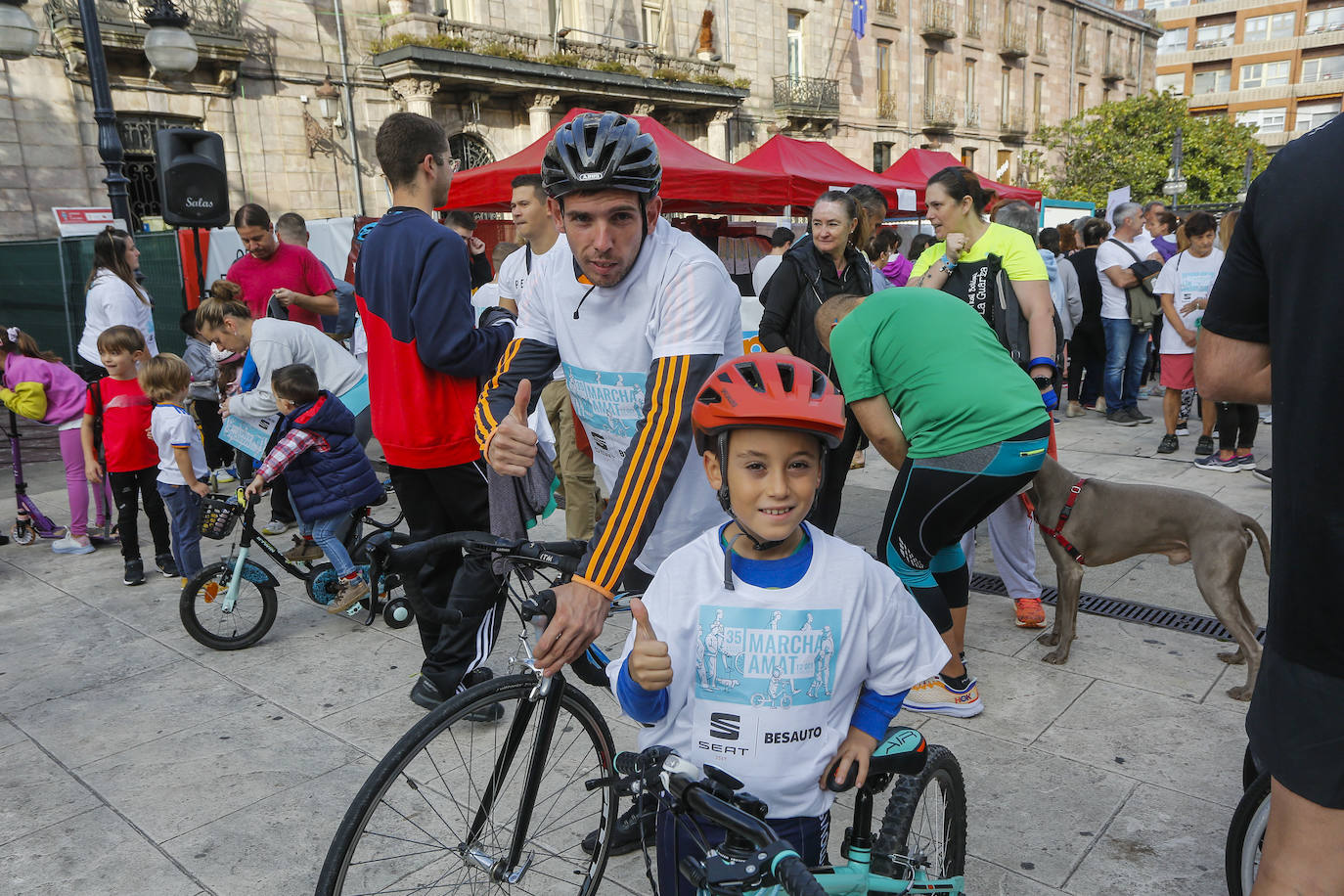 Fotos: Imágenes de la Marcha de Amat en Torrelavega