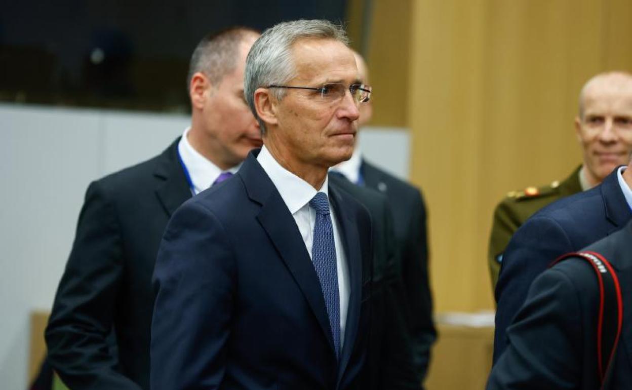 El secretario general de la OTAN, Jens Stoltenberg, ante el Consejo de Ministros de Defensa en la sede de la Alianza en Bruselas. 