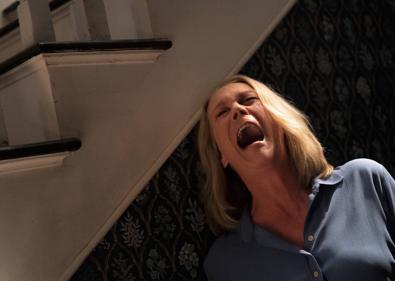Imagen secundaria 1 - Arriba, Michael Myers, encarnado por James Jude Courtney; debajo, Jamie Lee Curtis, en el papel de Laurie, en la actualidad y en la cinta de 1978.
