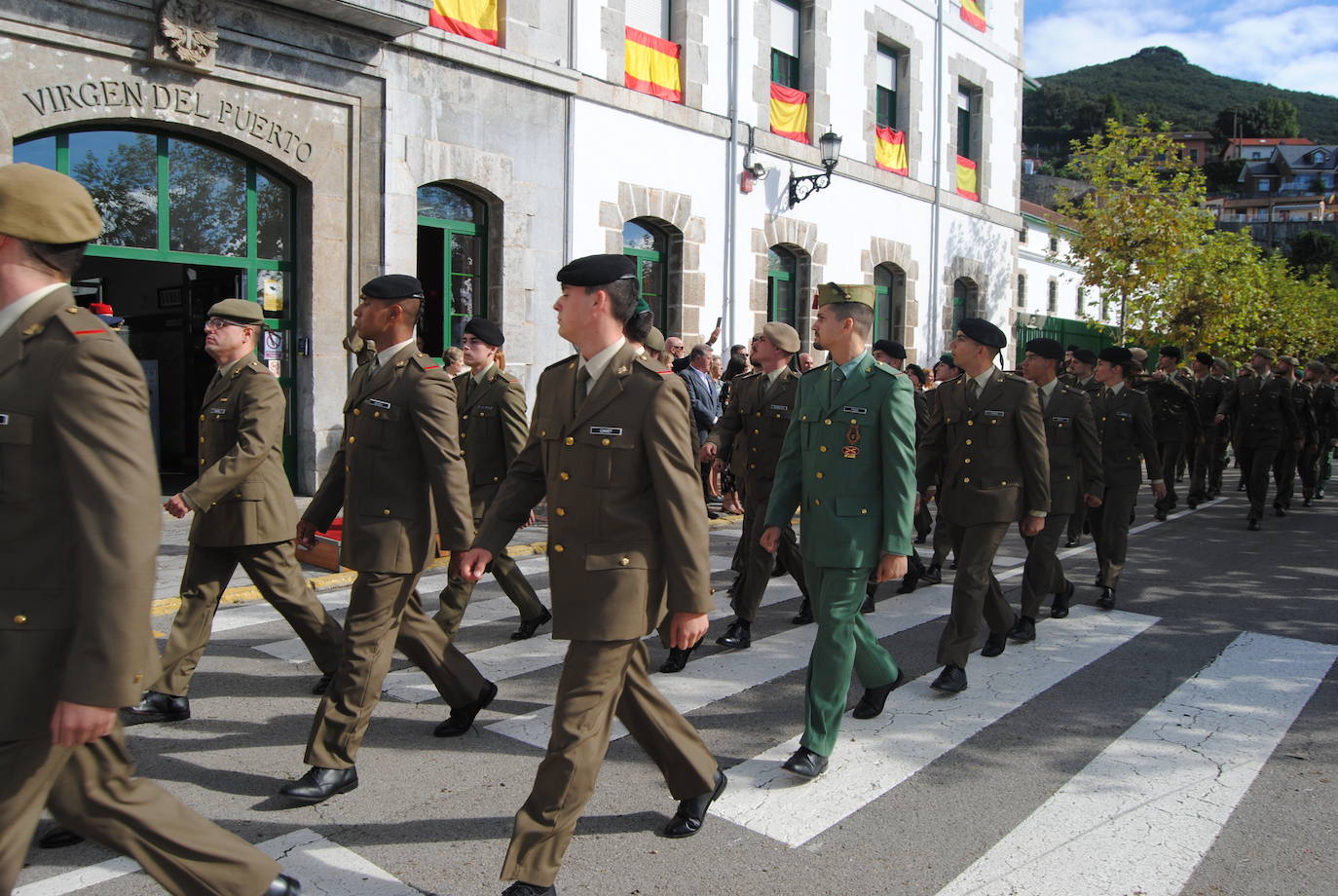 Fotos: La Residencia Militar de Santoña ha abierto este viernes sus puertas a los jóvenes militares