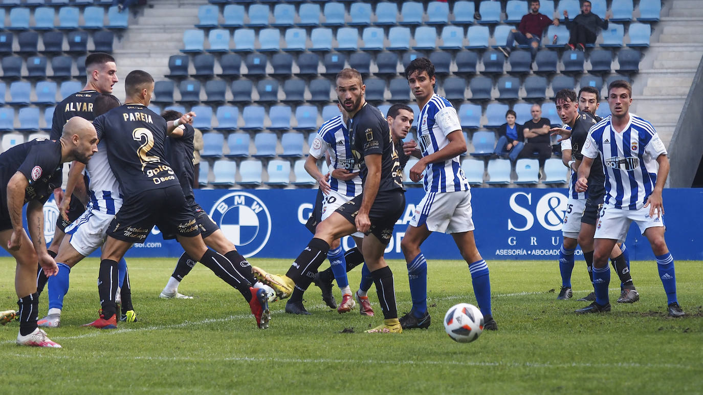 Fotos: Imágenes del derbi entre Gimnástica y Laredo