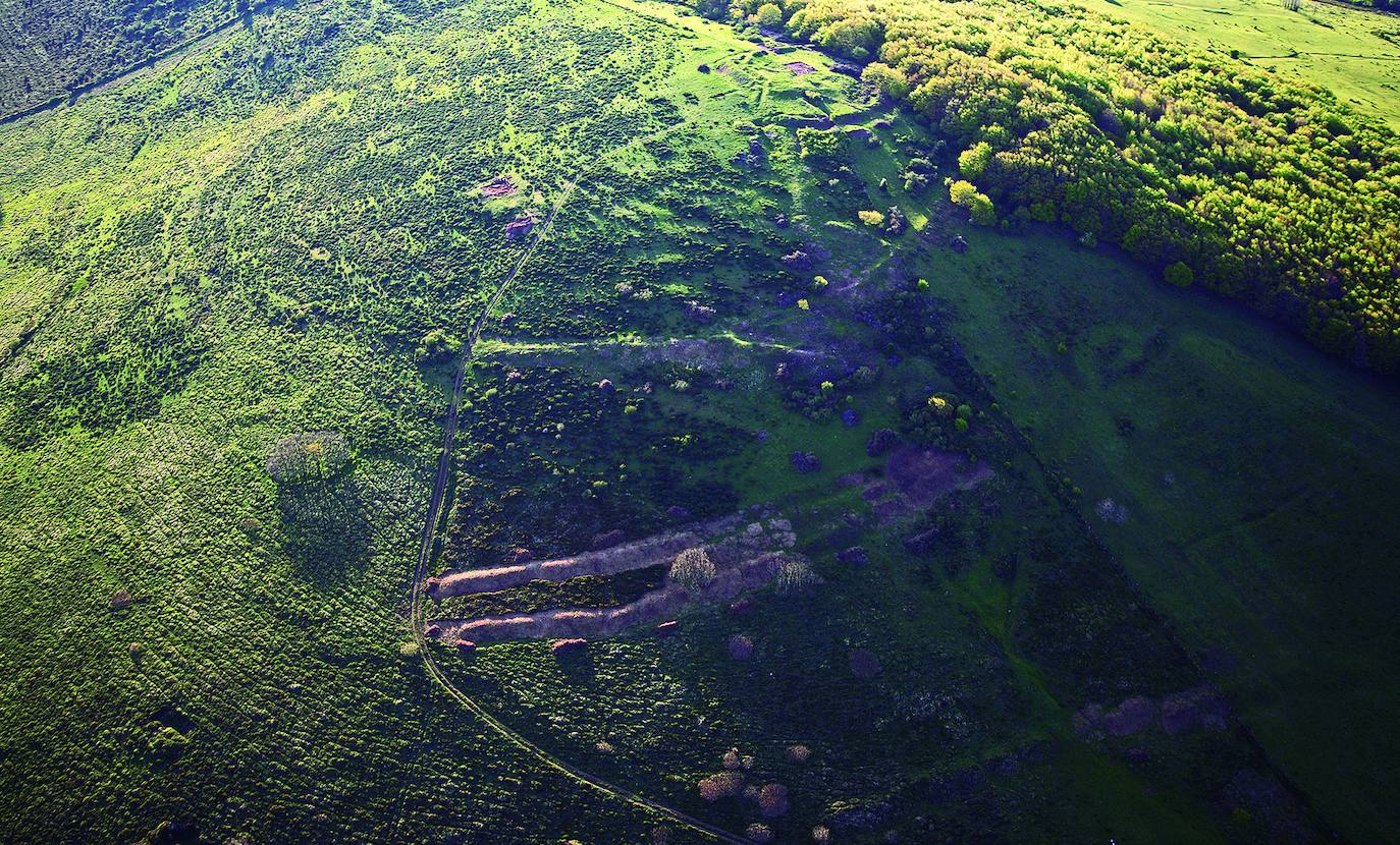 Vistas generales del yacimiento de Monte Ornedo.