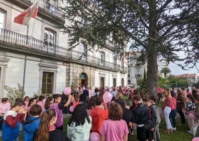 Imagen secundaria 1 - La directora del Colegio Villa del Mar ha dado su testimonio como persona que ha superado la enfermedad 