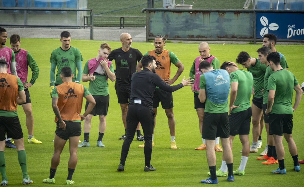 El Racing prepara el partido ante la Ponferradina con seis bajas