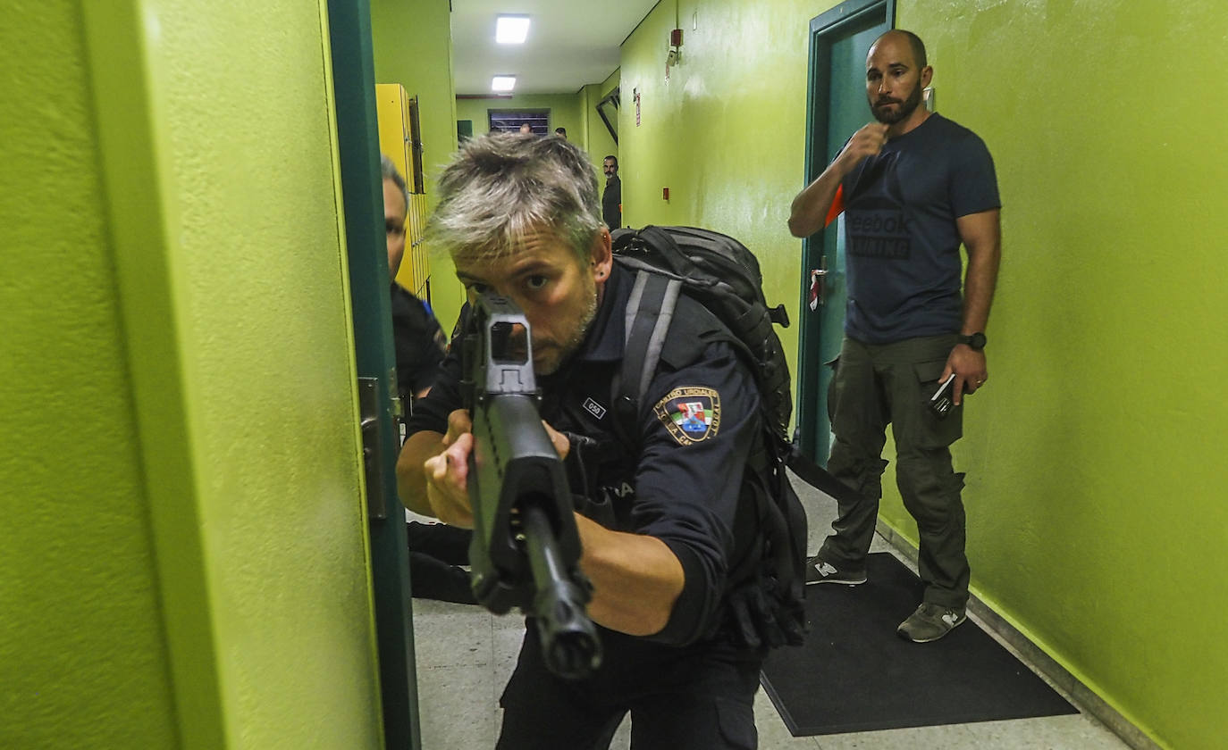 Fotos: Dos terroristas y cuatro muertos