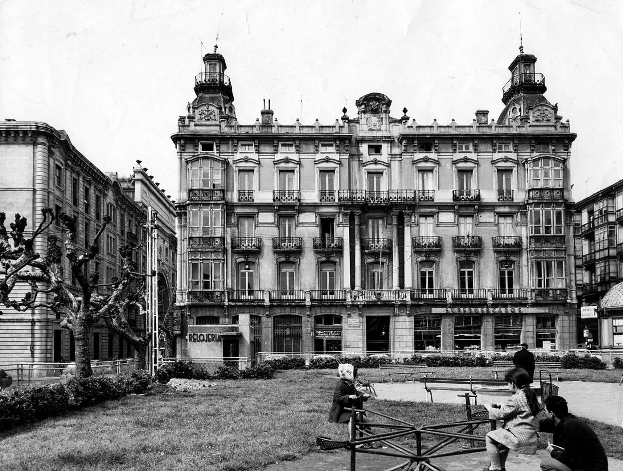 Edificio del centenario Club de Regatas de Santander. 