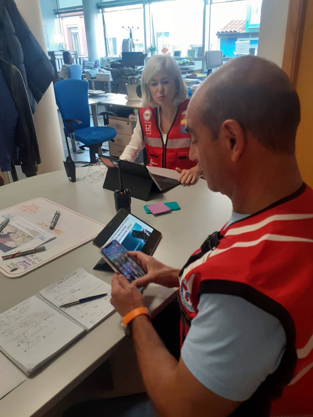 Fotos: Supervisión de la alerta en la sede del 112