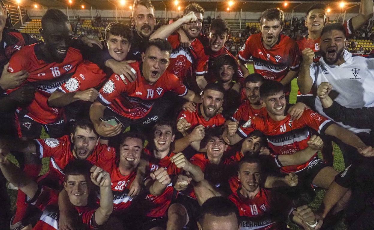 Los jugadores del Velarde, que el pasado miércoles, ganaron al Turégano, conocerán hoy su próximo rival en la Copa, que será un equipo de Primera. 