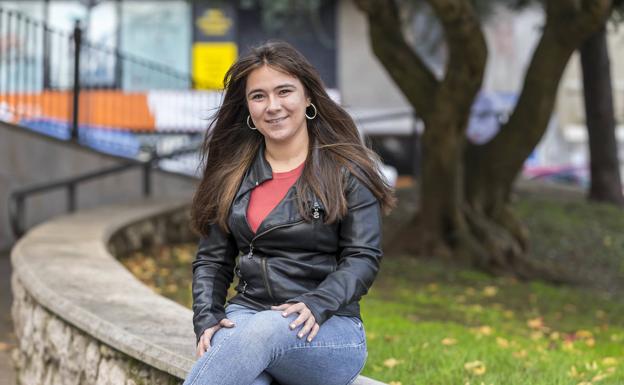 Clara Pérez antes de entrar a las clases para las oposiciones de Guardia Civil.