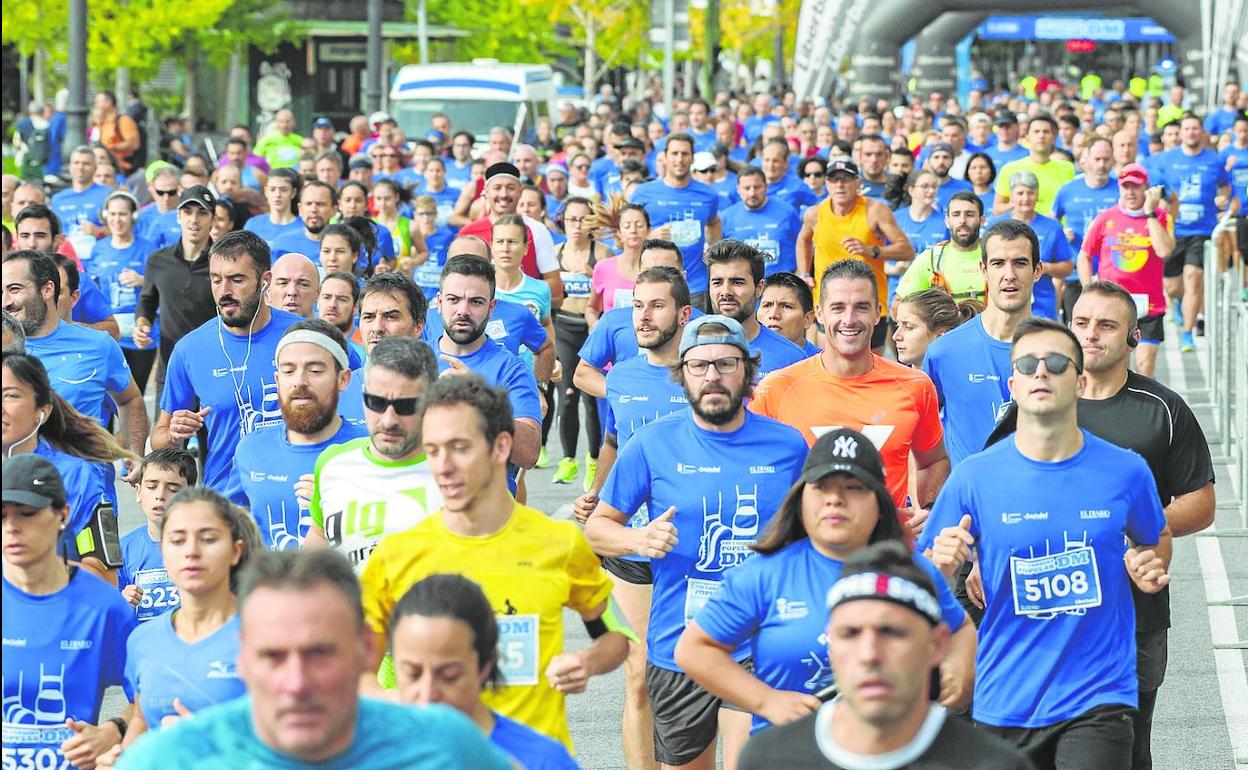 Los participantes en la pasada edición de la Carrera Popular de El Diario Montañés inundaron las calles de Santander. 