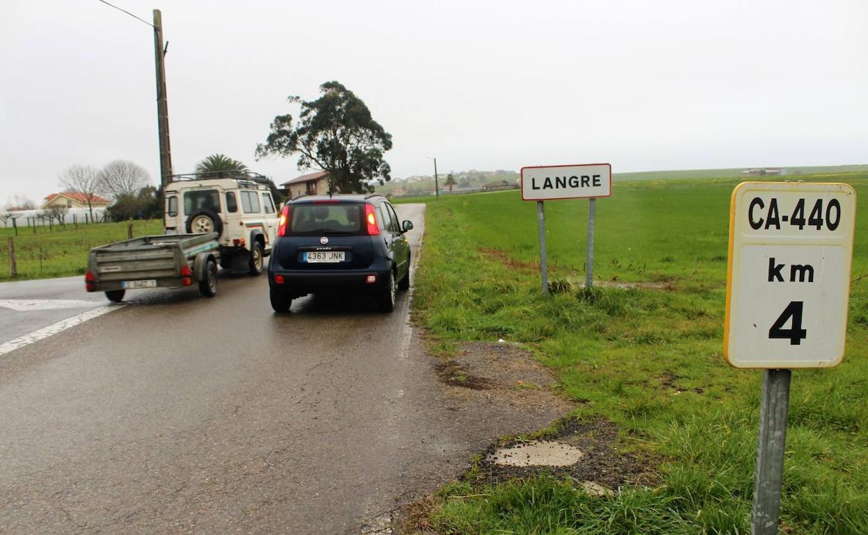 La carretera actual entre Langre y Galizano tiene un trazado estrecho y tras las obras habrá dos carriles 