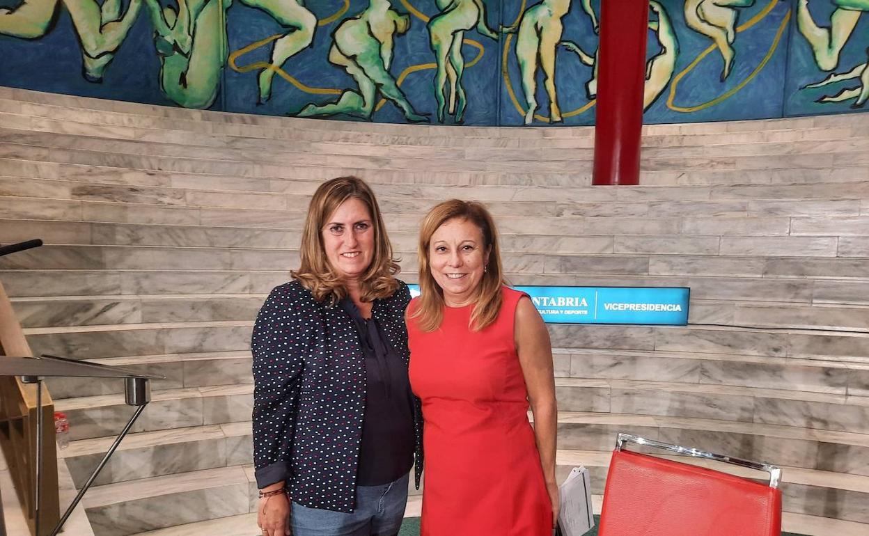 Sofía Arobes, la presidenta saliente del Consejo de la Mujer, junto a Rosa Juárez, su sucesora en el cargo. 