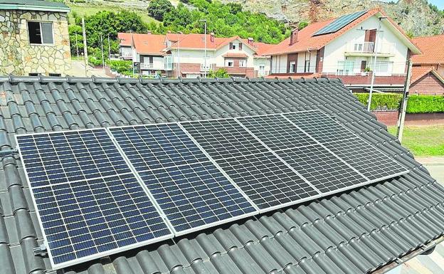 Paneles solares sobre cubierta. 