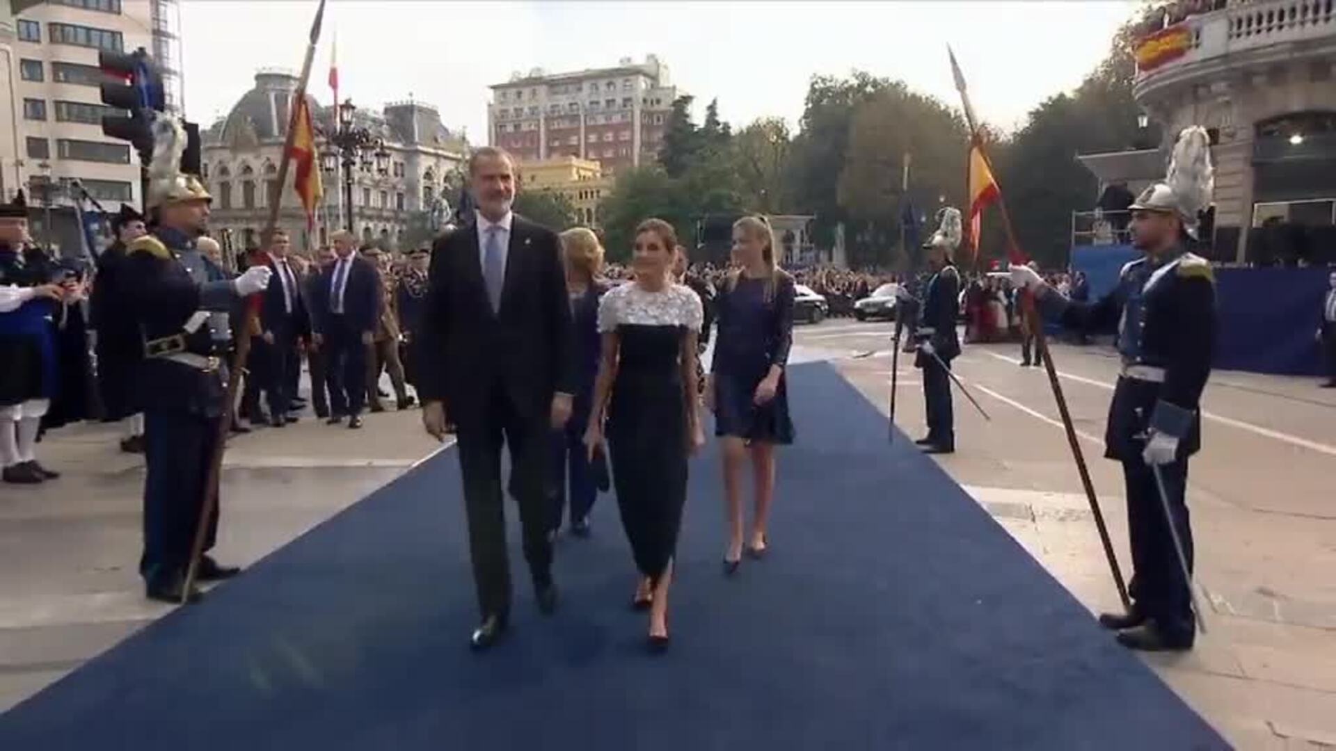 La Familia Real llega al Teatro Campoamor para la celebración de los Premios Princesa de Asturias 2022