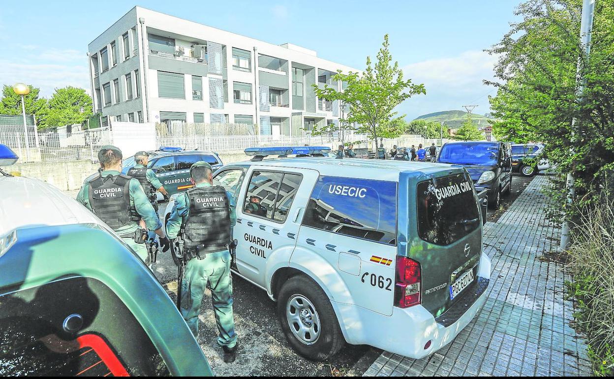 La Guardia Civil intervino recientemente para desalojar uno de los inmuebles okupados en Requejada.