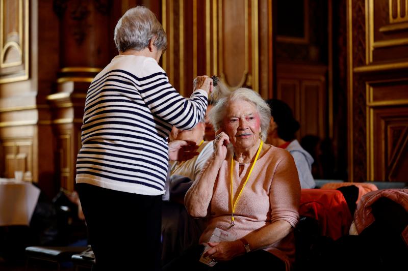 La belleza no tiene edad y con este lema, los estudiantes de la exuela de moda LISAA han organizado una pasarela con jubiladas para mostrar sus creaciones en París. Que tiemblen las tops...