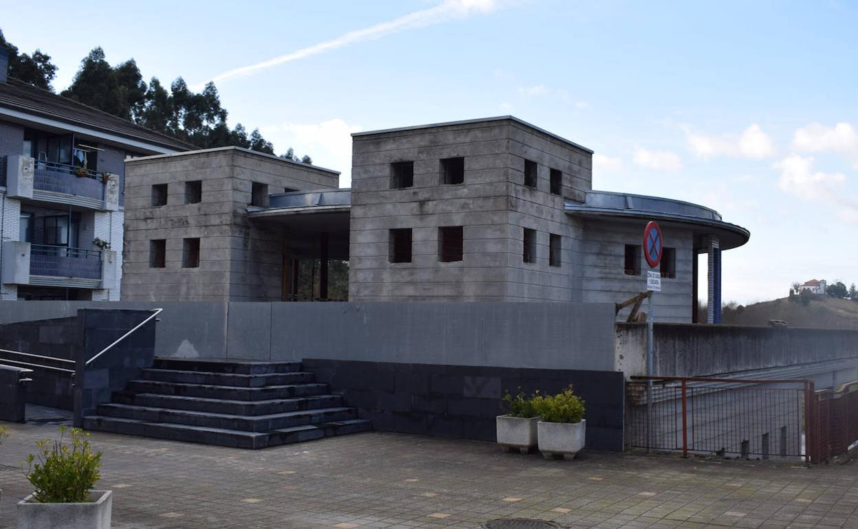 El edificio municipal que acogerá el albergue de peregrinos fue construido en 2003 y desde entonces no ha tenido uso.