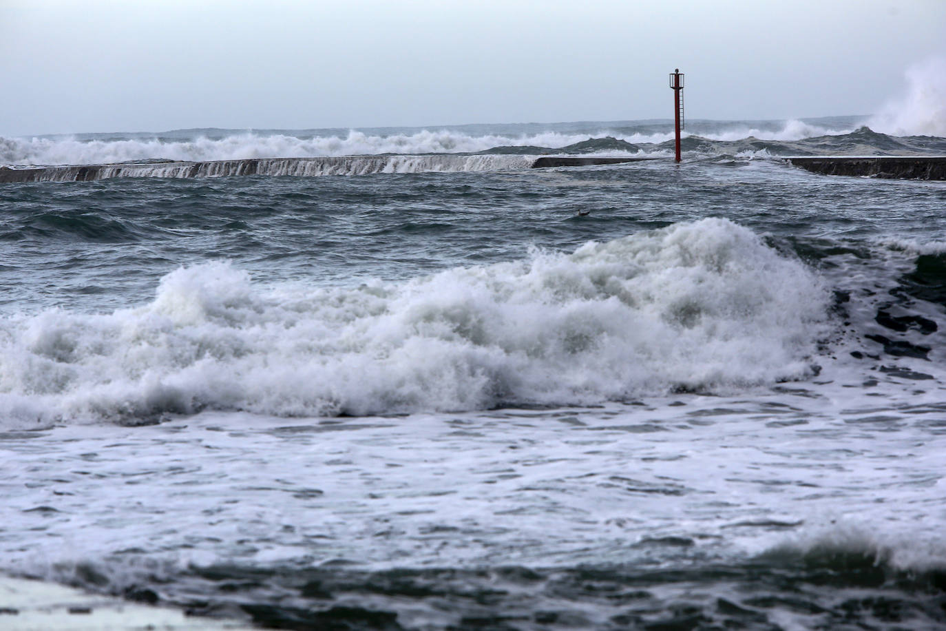 Fotos: Las imágenes que deja el temporal este lunes en Suances