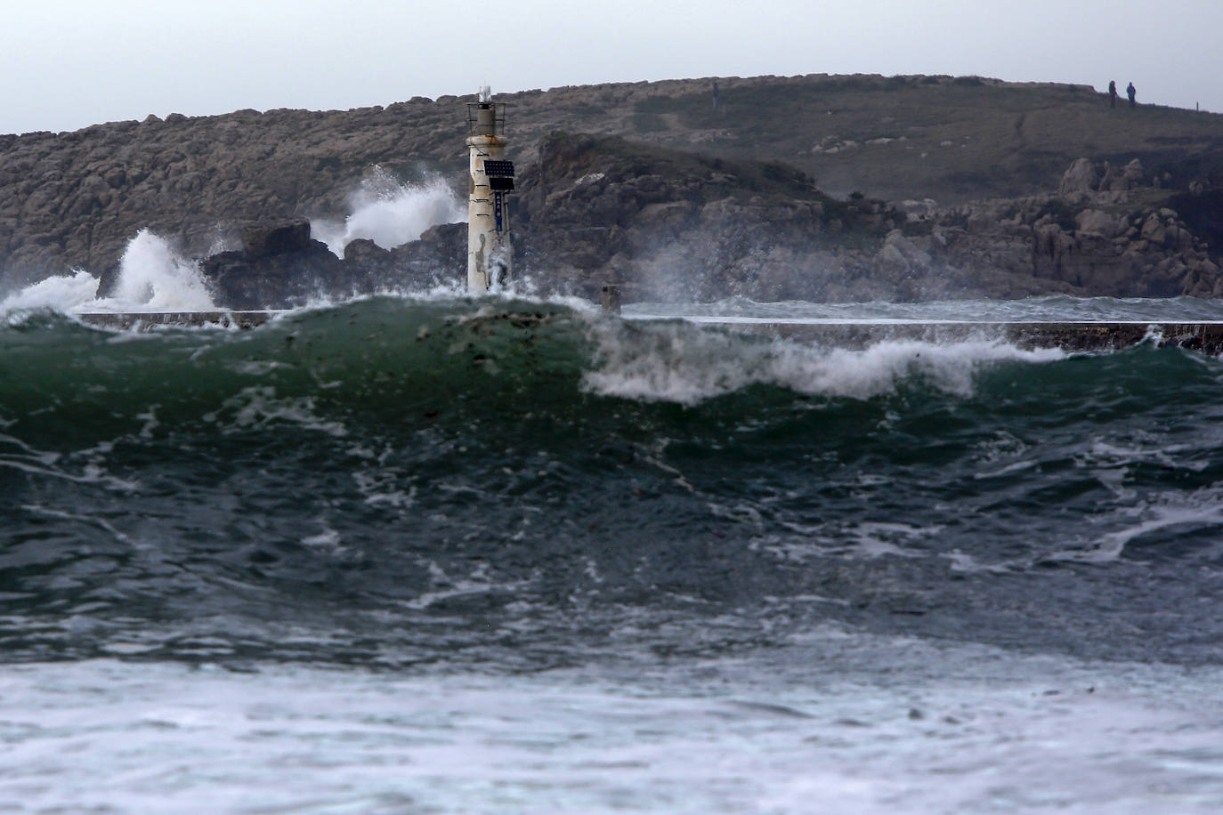 Fotos: Las imágenes que deja el temporal este lunes en Suances